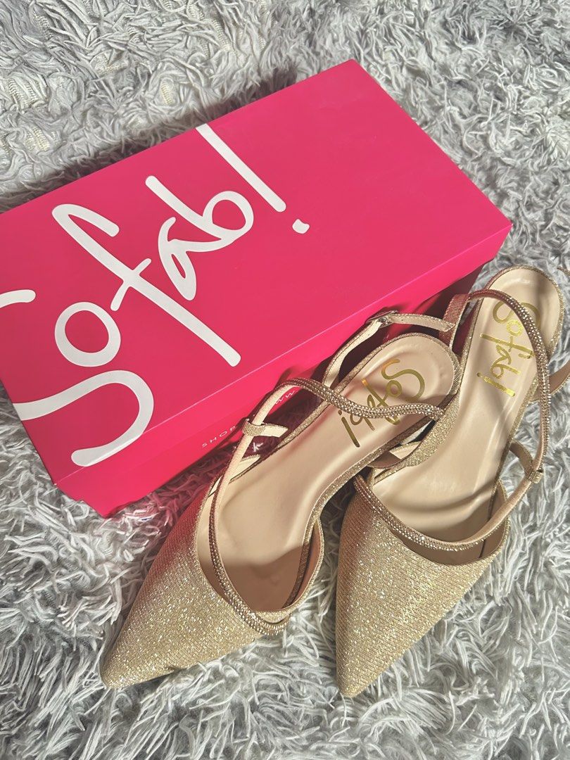 Gold Heel Pumps (Category: Heels) located in Santa Maria. Submitted by azu_rei (Listing ID 1459939548, Image 2). Description: ✨Used once only for graduation photoshoot •Glitter material •Embellished strap design •Slingback style •2.5” heel .