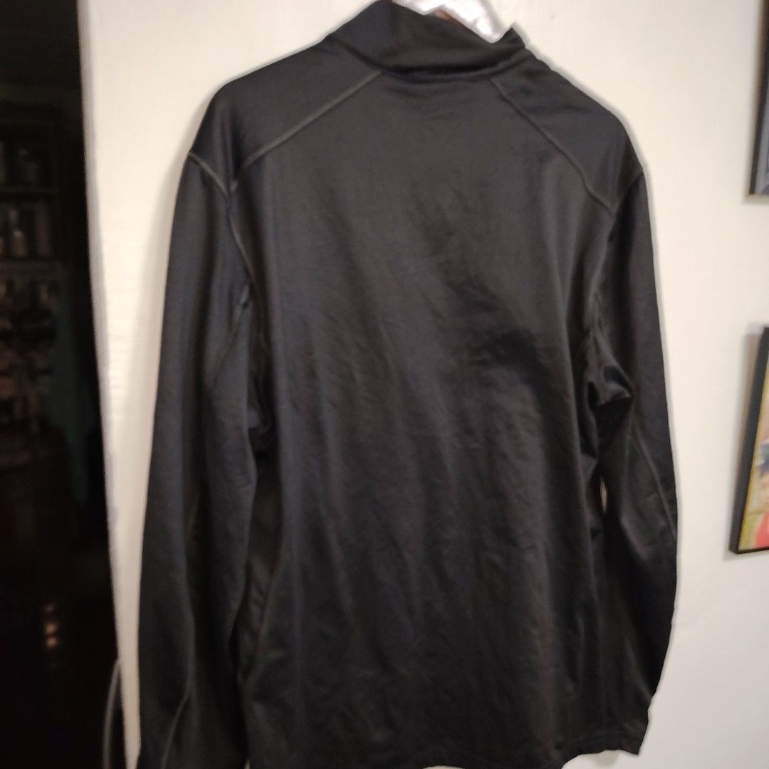 Google Black 1/4 Zip Long Sleeve Sweatshirt (Category: Coats, Jackets and Outerwear) located in Manila. Submitted by r.belamide (Listing ID 1460074149, Image 2). Description: - Black Google long sleeve sweatshirt - Features a 1/4 zip neckline - Embroidered Google logo on the chest - Made from a polyester and elastane blend - Ideal for casual outings or gym sessions.
