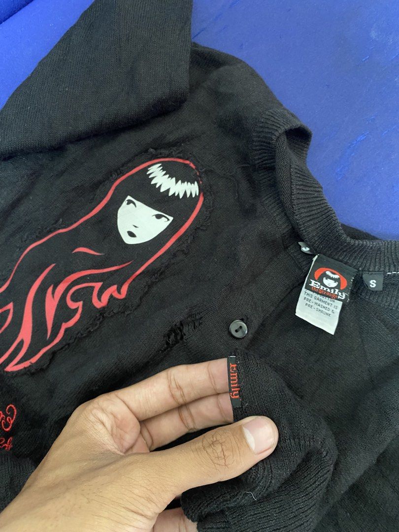 Goth longsleeve (Category: Activewear) located in Las Pinas. Submitted by mark2k05 (Listing ID 1459940332, Image 2). Description: Hole issue.