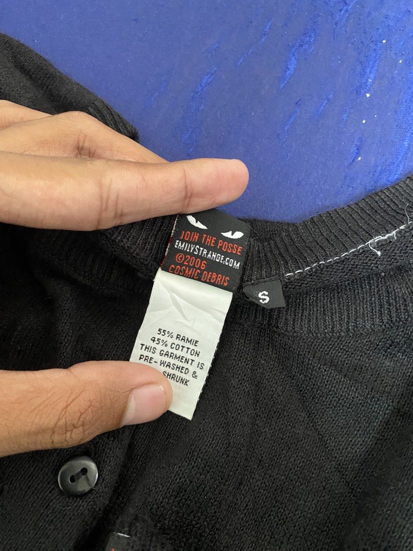 Goth longsleeve (Category: Activewear) located in Las Pinas. Submitted by mark2k05 (Listing ID 1459940332, Image 3). Description: Hole issue.