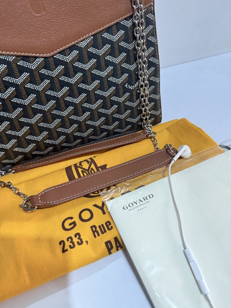 Goyard Rouette structured (Category: Shoulder Bags) located in Pateros City. Submitted by mrz_villa (Listing ID 1459945468, Image 3). Description: .