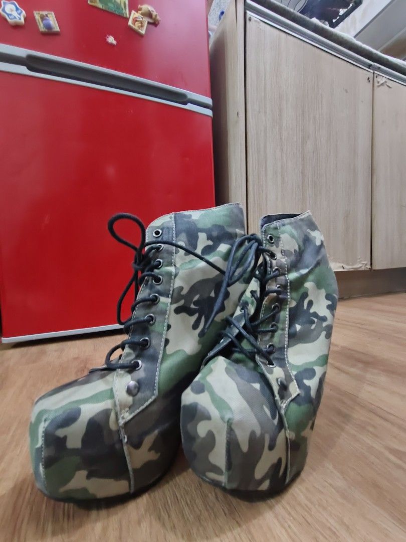 Green Camouflage High Heel Platform Ankle Boots (Category: Boots) located in Manila. Submitted by deleonhann57311 (Listing ID 1459932679, Image 1). Description: used twice po..in events galing Japan. po. size 5 to 6..in good condition...