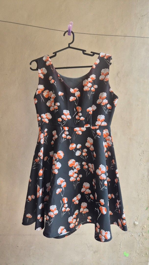 Green Floral Dress (Category: Dresses) located in Marikina City. Submitted by kayciigii (Listing ID 1460007721, Image 2). Description: .