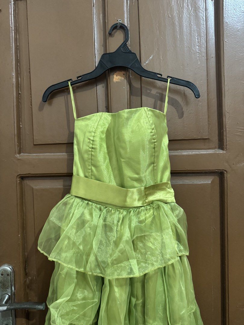 Green Ruffled Strapless Gown (Category: Evening dresses & gowns) located in Manila. Submitted by annjacob (Listing ID 1460087680, Image 2). Description: Ideal for formal events, parties, and photoshoots.