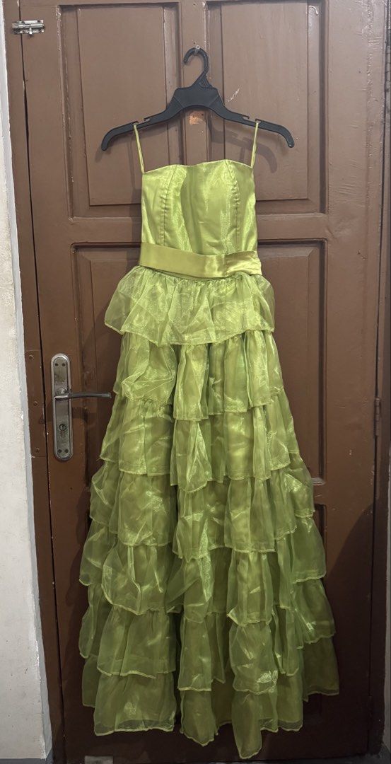 Green Ruffled Strapless Gown (Category: Evening dresses & gowns) located in Manila. Submitted by annjacob (Listing ID 1460087680, Image 1). Description: Ideal for formal events, parties, and photoshoots.