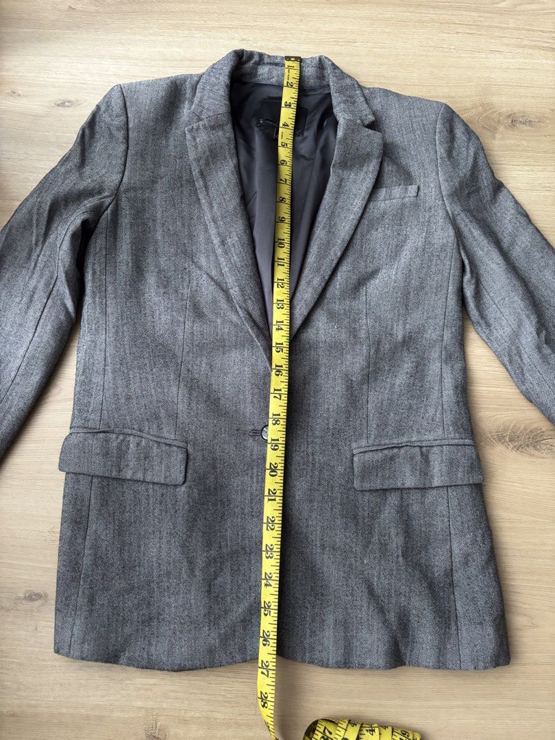 Grey Herringbone Blazer (Category: Coats, Jackets and Outerwear) located in Cabuyao City. Submitted by thriftedwonders18 (Listing ID 1459985244, Image 2). Description: - Stylish grey blazer with a subtle herringbone pattern. - Features a single-button closure for a sleek look. - Two functional front pockets. - Fully lined for comfort and a polished finish. - Versatile for both workwear and smart casual outfits. - Detailed measurements available i