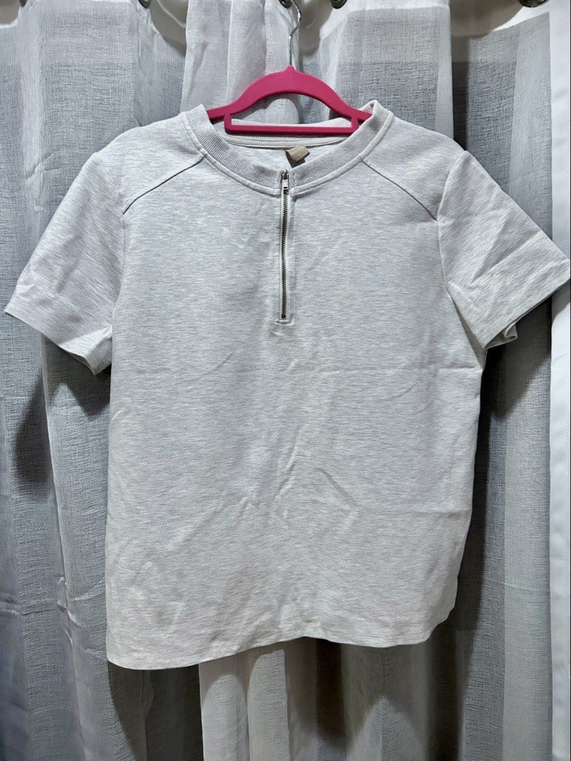 Grey Zip Neck Top (Category: Shirts) located in Cainta. Submitted by unboxingstuff (Listing ID 1460046819, Image 1). Description: - Comfortable grey baby-loss sweatshirt top - Short sleeves - Zip neck detail - Ideal for casual, everyday wear - Size: XL.