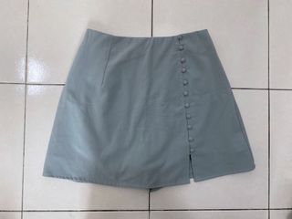 (Category: ) located in . Submitted by spring.closet (Listing ID 1459982345, Image 1). Description: .