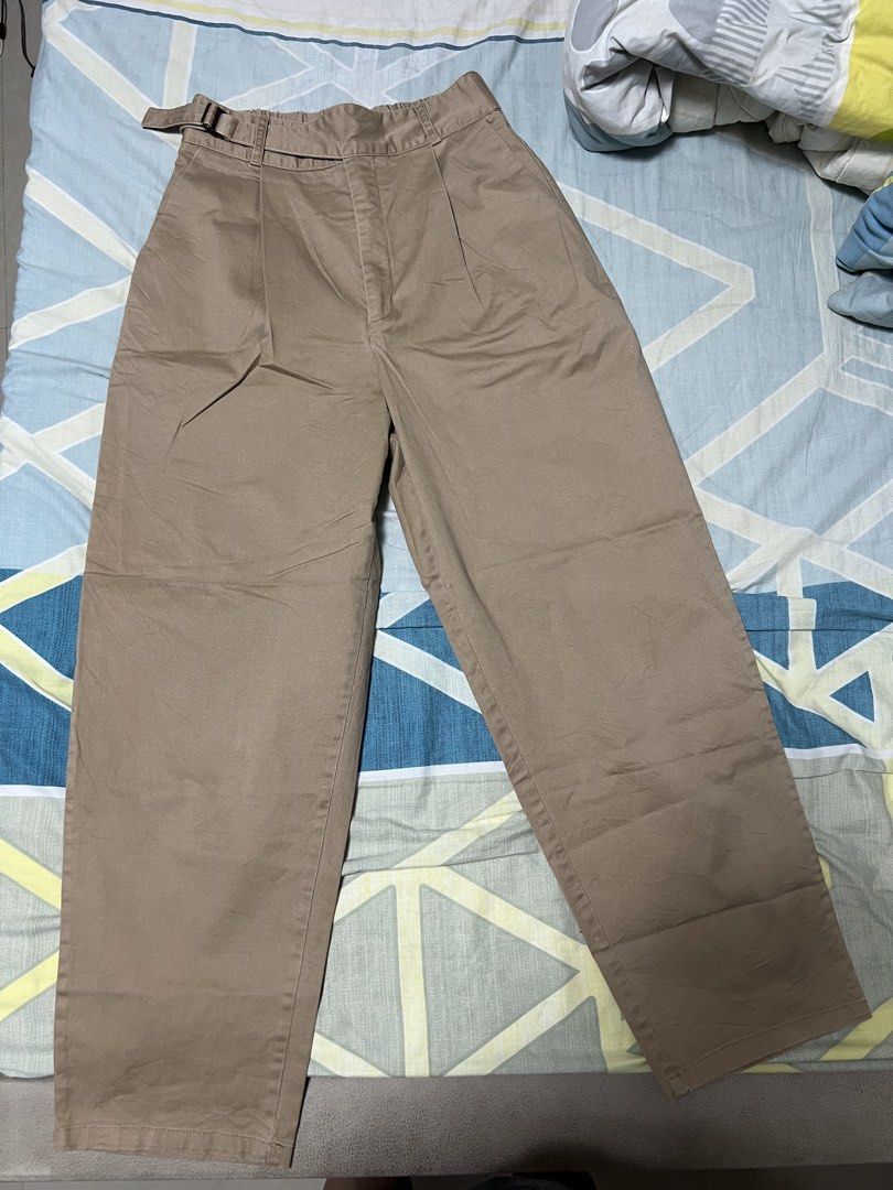 GU Barrel Leg Highwaisted Pants (Category: Jeans) located in Manila. Submitted by wsangelescloset (Listing ID 1460013696, Image 2). Description: Khaki Pants GU Pants GU Jeans Barrel Jeans .
