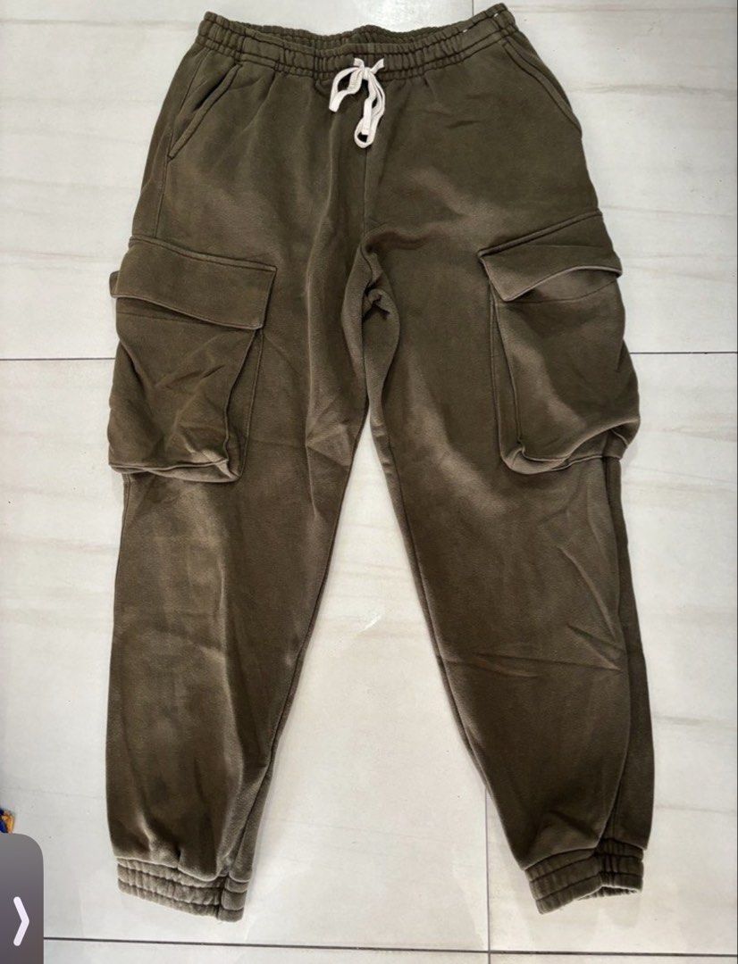 GU jogger pants OLIVE GREEN LARGE (Category: Joggers) located in Quezon City. Submitted by edether (Listing ID 1460010783, Image 1). Description: Like new condition Waist - 32-36in Length- 40in If you see it posted, it’s available. Last price and details are posted. No reply means not interested. We are limited by the app on the number of replies we can make. Thank you for understanding. Location is Cubao, QC. Add for shipping. .