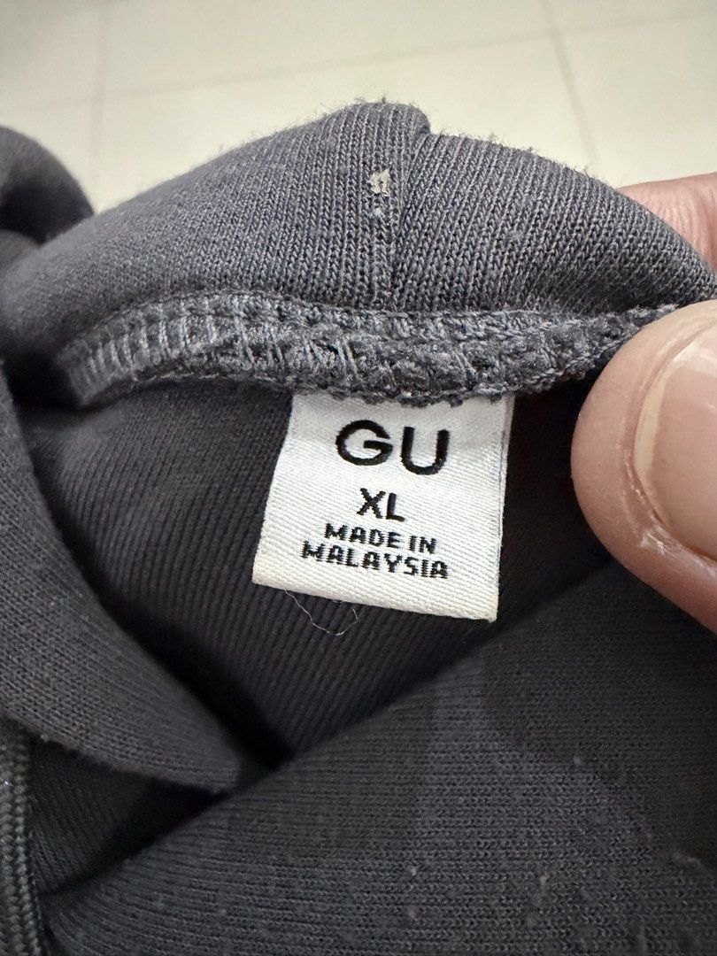 GU Short-sleeved Hoodie (Category: Coats, Jackets and Outerwear) located in Lipa City. Submitted by cokelight11 (Listing ID 1460068422, Image 2). Description: A dark charcoal grey or slate grey short-sleeve hoodie sweatshirt. Brand: GU Made in Malaysia Size: XL on tag (Fits large) Armpit to armpit: 25 Length (Front): 28 Length (Back): 29 Very good condition 400 ONLY.
