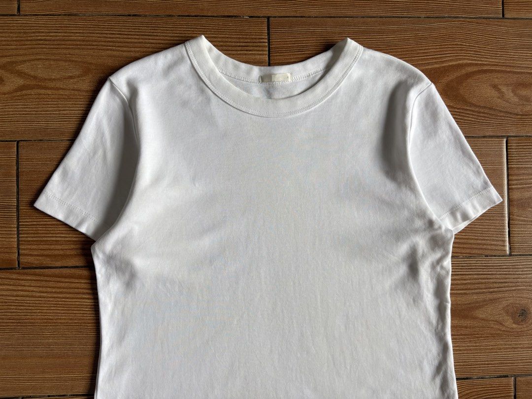 GU CREWNECK WOMENS TSHIRT (Category: Shirts) located in Makati City. Submitted by jnc__apparel (Listing ID 1460044056, Image 2). Description: 🏷️ GU WOMENS TSHIRT 📌 Dimes: 21.5L x 17W 📌 Size: Medium for womens 📌 Condition: Like new 📌 Color rate: 10/10 📌 Issue: None ✅ Washed and ready to wear .