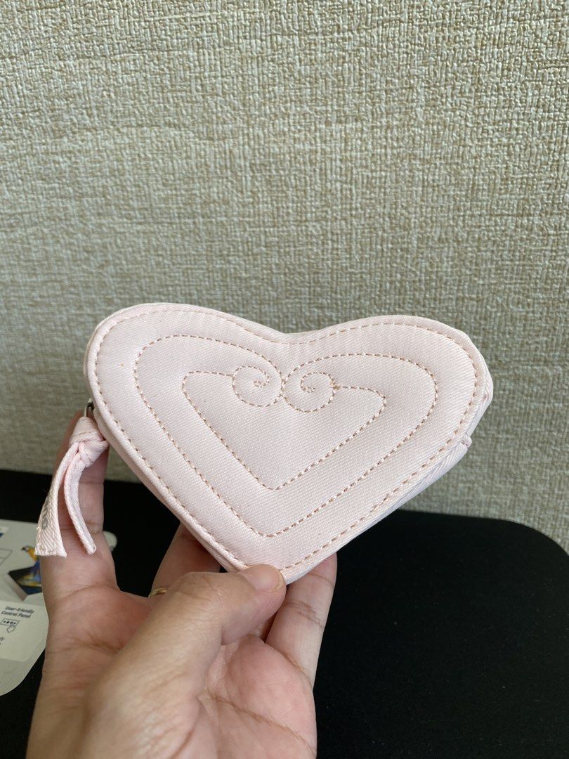 GUERLAIN light pink coin purse (Category: Purses & Pouches) located in Puerto Princesa. Submitted by kanejela (Listing ID 1460020170, Image 2). Description: Brand new.