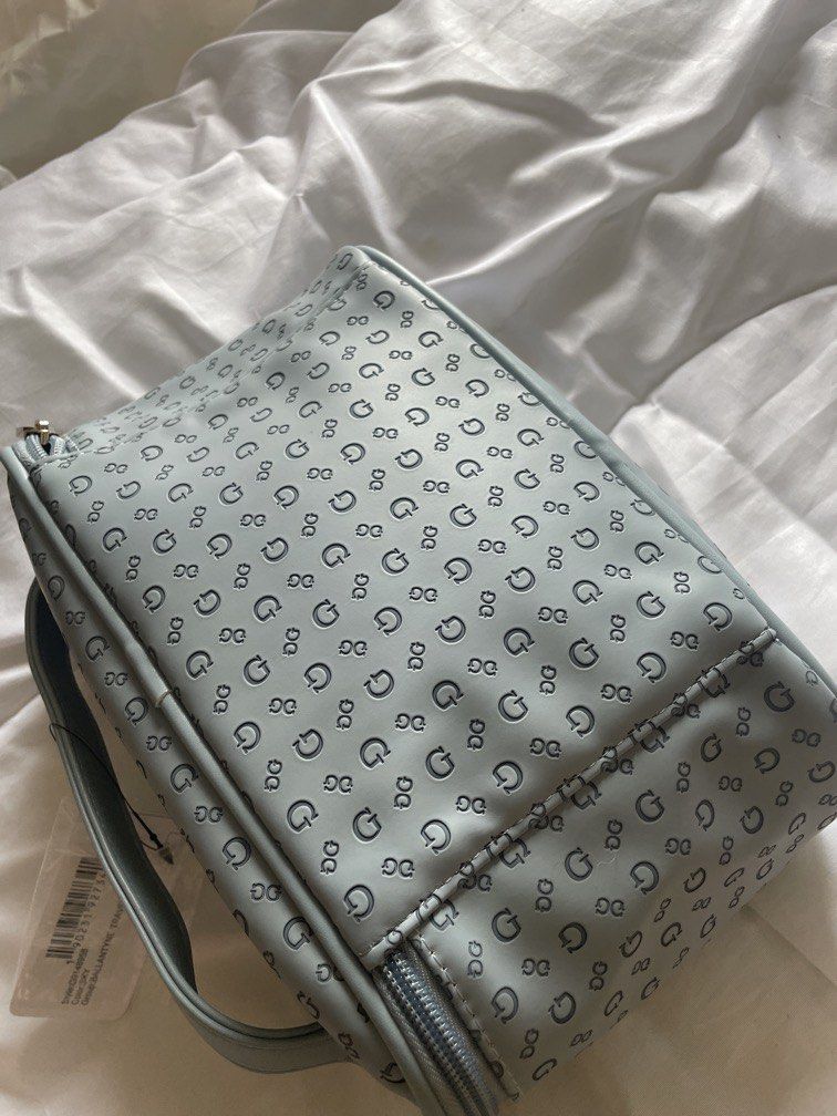 Guess blue vanity bag toiletries (Category: Purses & Pouches) located in Dinalupihan. Submitted by closetbymint (Listing ID 1459922554, Image 2). Description: .