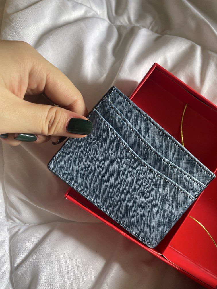 Guess gift set blue long wallet card wallet (Category: Wallets & Card holders) located in Dinalupihan. Submitted by closetbymint (Listing ID 1459924673, Image 3). Description: .