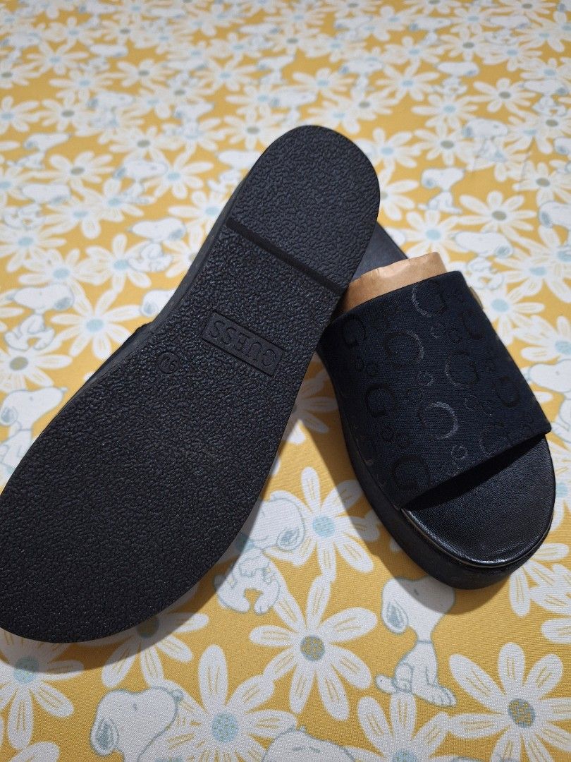 Guess Platform Sandal (Category: Flats & Sandals) located in Manila. Submitted by palm07 (Listing ID 1460004631, Image 3). Description: US 9M Women Size 9 Free Shipping.
