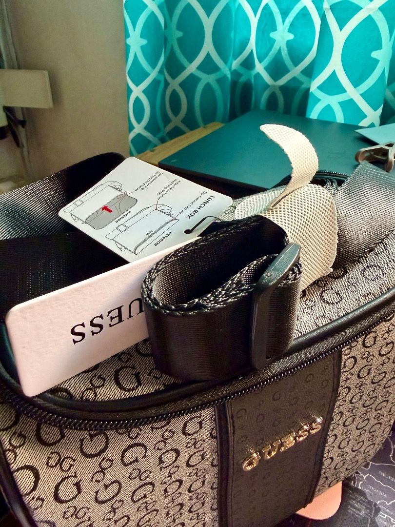 Guess Travel Bag🖤 (Category: Cross-body Bags) located in Paniqui. Submitted by kinz.0 (Listing ID 1459944587, Image 3). Description: - Guess travel bag - Spacious and Bougie - Color: Black with multi-color G pattern - Closure: Zip - Strap: Detachable - Condition: Includes original tags, bought in US🇺🇸 - Ideal for: Toiletries, small travel essentials, lunch bag.