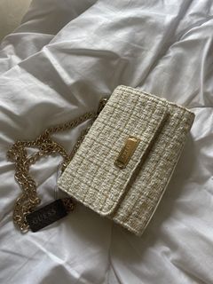 (Category: ) located in . Submitted by closetbymint (Listing ID 1459920283, Image 1). Description: .