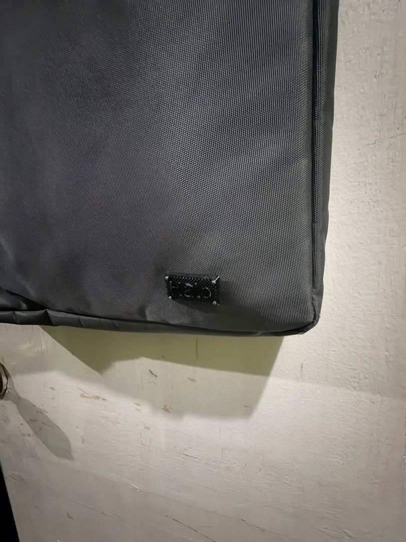 Halo Laptop Bag (Category: Laptop Bags & Sleeves) located in Manila. Submitted by prelovedbtsmerch_ph (Listing ID 1459945567, Image 3). Description: Fits 14/15 inch laptop.