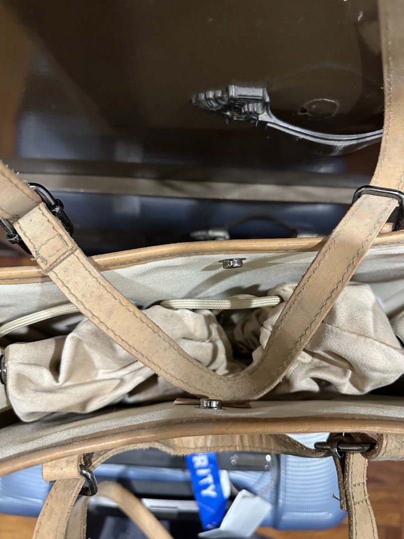 Halo-Halo Bag (Category: Tote Bags) located in Caloocan City. Submitted by keanecleaned (Listing ID 1460101851, Image 3). Description: Bought this from Carousell :) With signs of use in straps but relatively clean interiors. RFS: Not my style. .