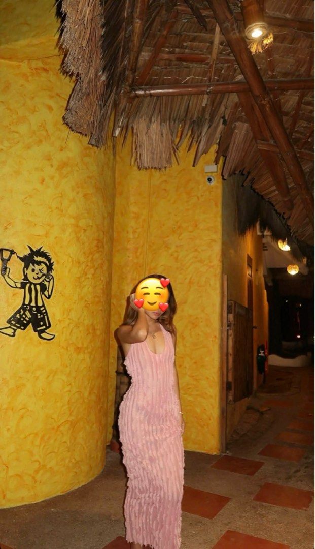 Halter Ruffle Dress - XS to S (Category: Dresses) located in Cebu City. Submitted by ChaKoleksyon (Listing ID 1459929430, Image 2). Description: This bodycon dress is sooo soooo gorgeous! Hard to let go huhu amponin niyo na :) Best Fit XS to Small. Na awra ko lang once 🥰.