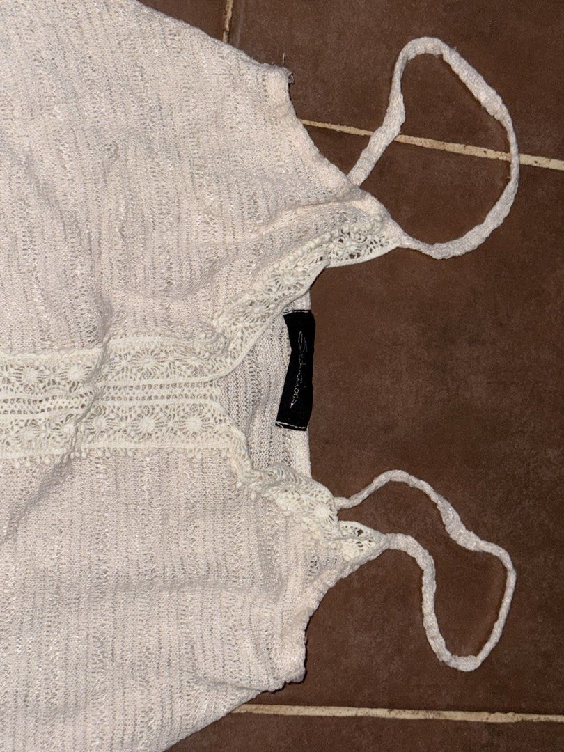 HANGING ROUND SUMMER CREAM SLEEVELESS TOP (Category: Sleeveless) located in Rizal. Submitted by makiagemz (Listing ID 1460057301, Image 3). Description: RFS: Decluttering 2nd slide for infos - No issues MOP: Gcash| GoTyme | Cash is only applicable for meet ups.