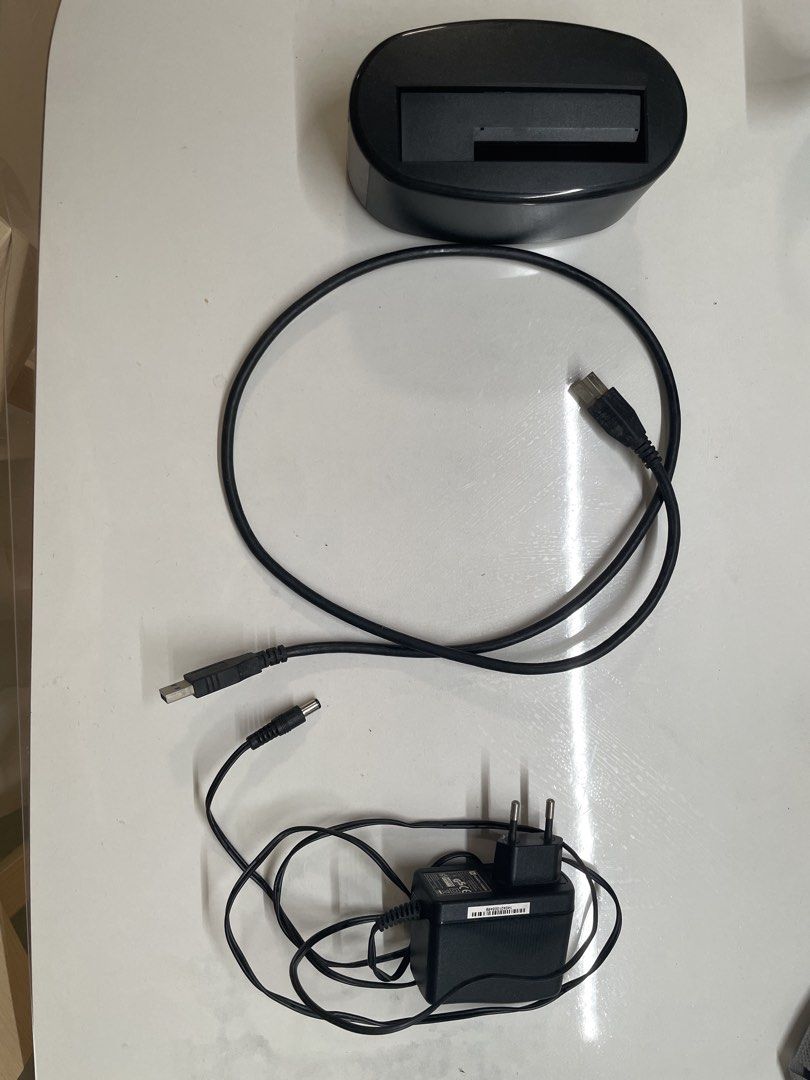 Hard disk reader (Category: Hard Disks & Thumbdrives) located in Singapore. Submitted by renguard (Listing ID 1460039558, Image 2). Description: .