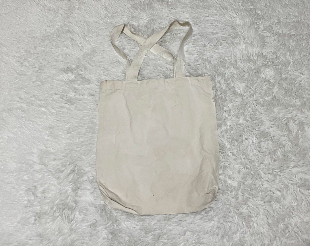 Have a good time tote (Category: Tote Bags) located in Paranaque City. Submitted by kuuuurt (Listing ID 1459928044, Image 3). Description: Good Condition Color rate 9/10 Issue details on picture 🏷️300 + SHIPPING FEE 📦SHIPPING NATIONWIDE via J&T 📍 Parañaque 1700.