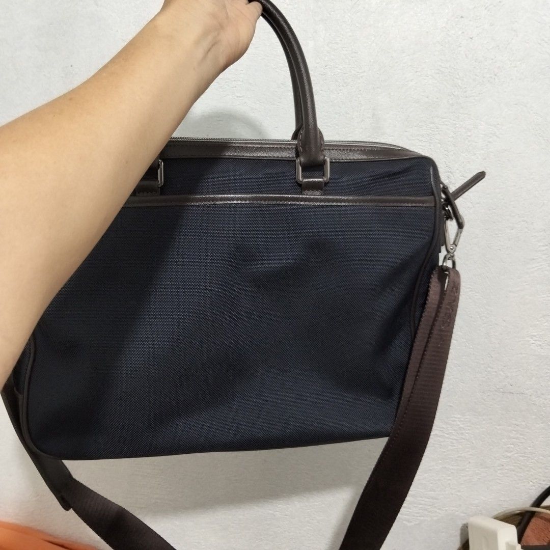 Hazzys (Category: Briefcases) located in El Salvador. Submitted by francheskaukayukay (Listing ID 1459929810, Image 3). Description: .