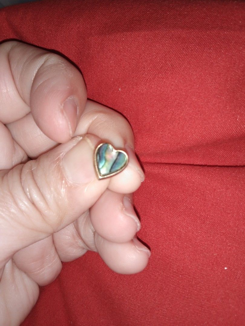 Heart earrings with shell coating (Category: Earrings) located in Quezon City. Submitted by eidorableshop (Listing ID 1460064718, Image 1). Description: .