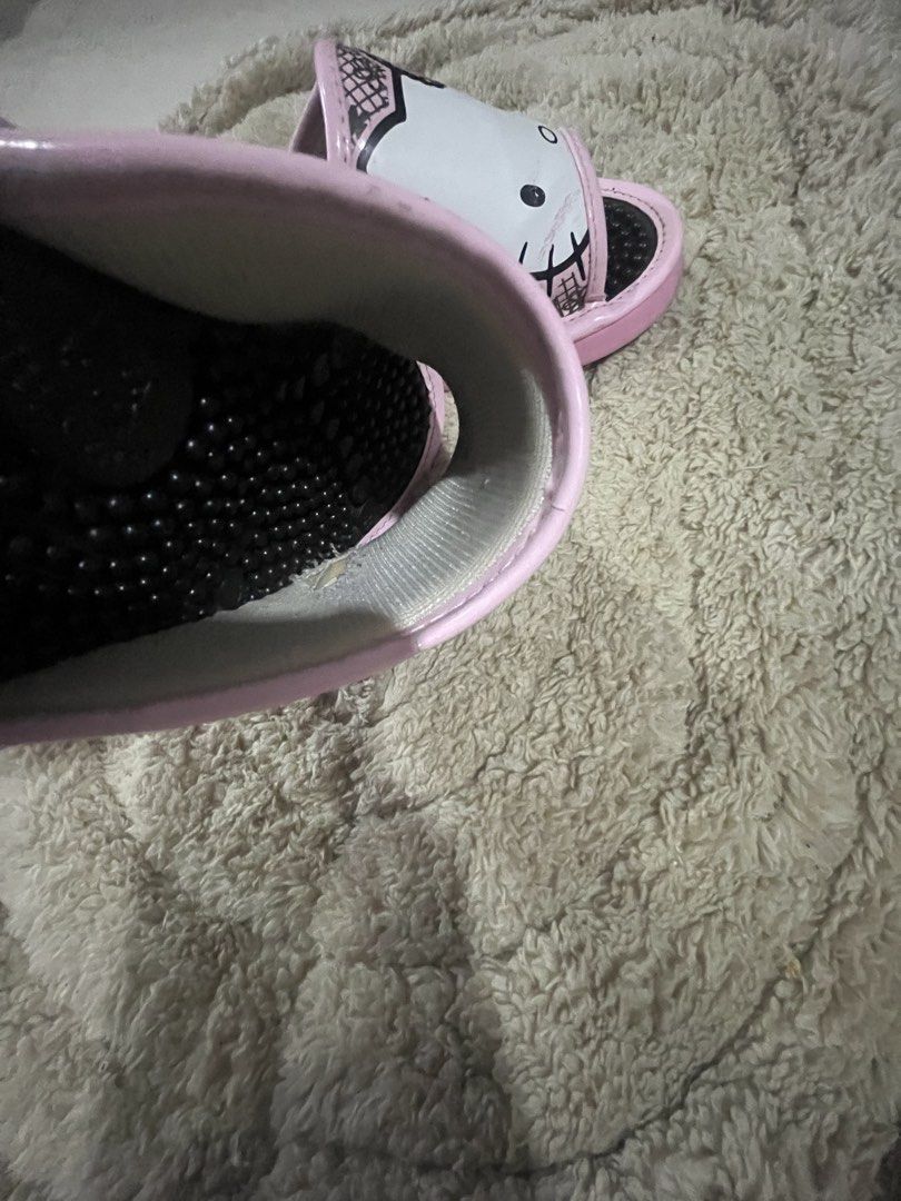 Hello kitty Slipper Size 36 USED (Category: Slippers and slides) located in Manila. Submitted by _stylefinds_ (Listing ID 1460030461, Image 3). Description: .