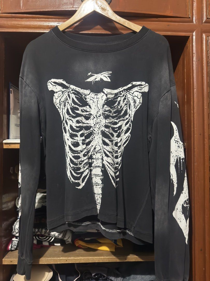 Hellstar Cropped Skeleton Ribcage Long Sleeve Shirt (Category: Tshirts & Polo Shirts ) located in Manila. Submitted by joshua_23_ (Listing ID 1460054755, Image 1). Description: Width: 22.8 Inch Length: 25.5 inch.
