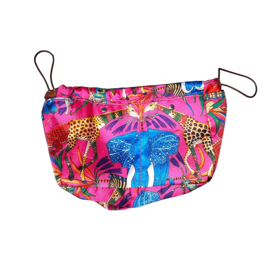 HERMES (Category: Purses & Pouches) located in Alabel. Submitted by welben1991 (Listing ID 1459921196, Image 3). Description: HERMES POUCH BAG EXCELLENT TO NEW CONDITION.