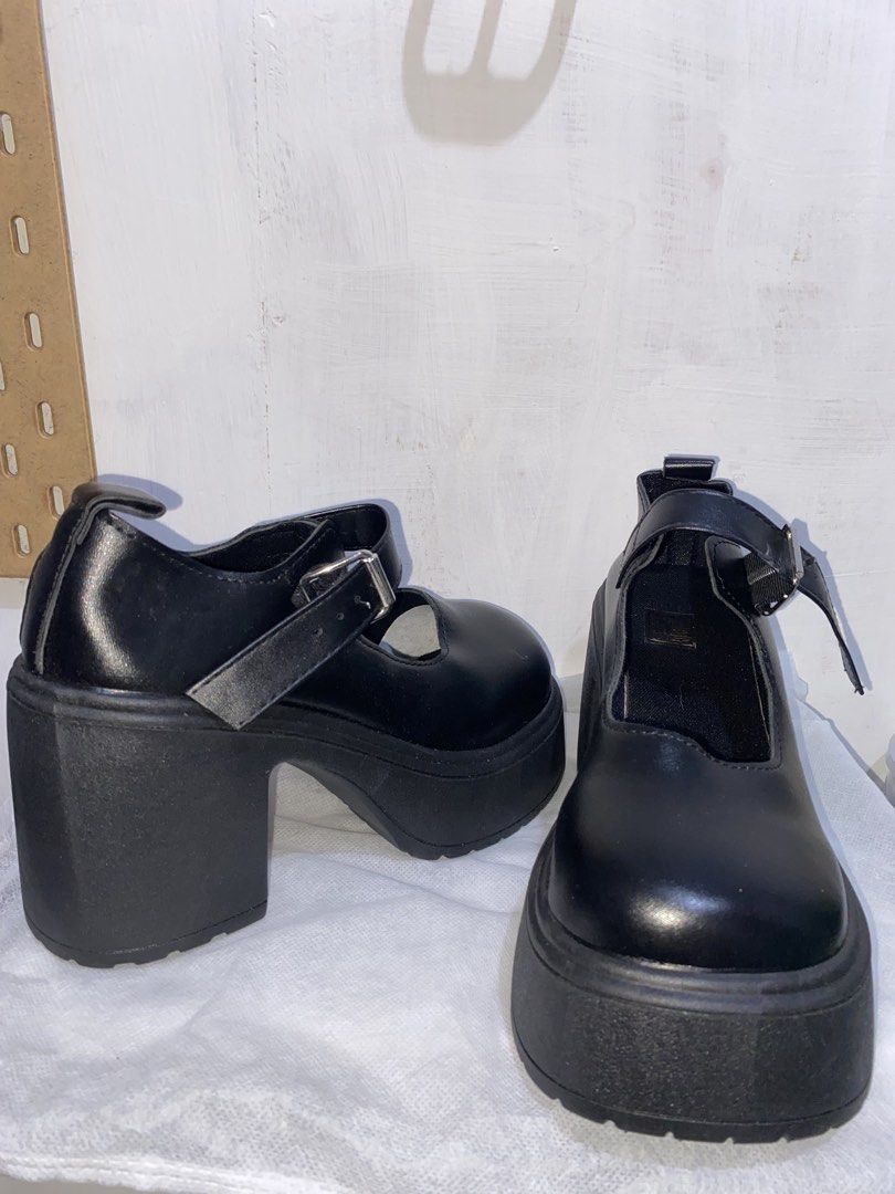 High Heel Mary Jane Shoes (Category: Heels) located in Mandaluyong City. Submitted by jmashlozada323 (Listing ID 1460020582, Image 2). Description: - Chunky high heel l shoes - Size 37 - Round toe - Thick soles Condition: Never been used With box.