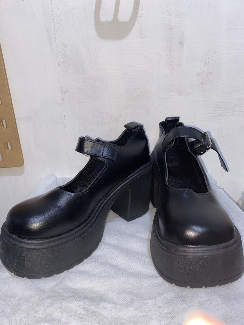 High Heel Mary Jane Shoes (Category: Heels) located in Mandaluyong City. Submitted by jmashlozada323 (Listing ID 1460020582, Image 3). Description: - Chunky high heel l shoes - Size 37 - Round toe - Thick soles Condition: Never been used With box.