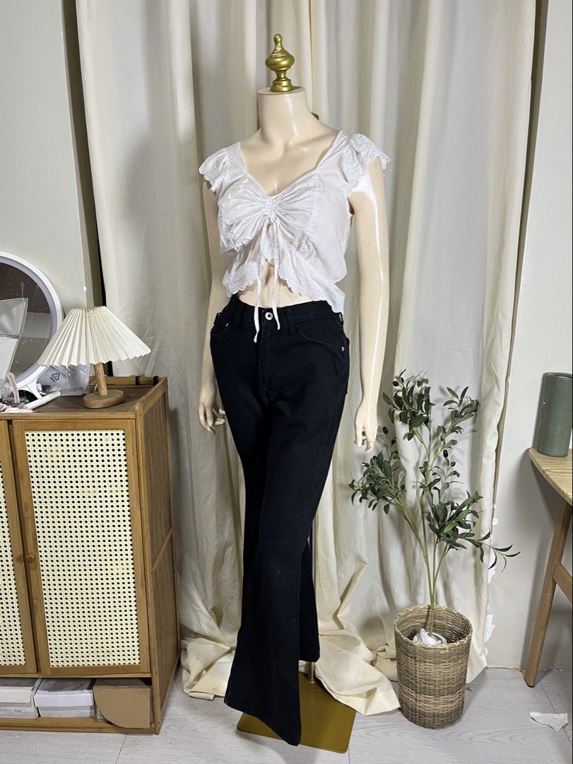 Highwaist pants (Category: Jeans) located in Mabalacat. Submitted by missy_rose27 (Listing ID 1459998217, Image 2). Description: Highwaist pants Size: 28” Length: 43”.
