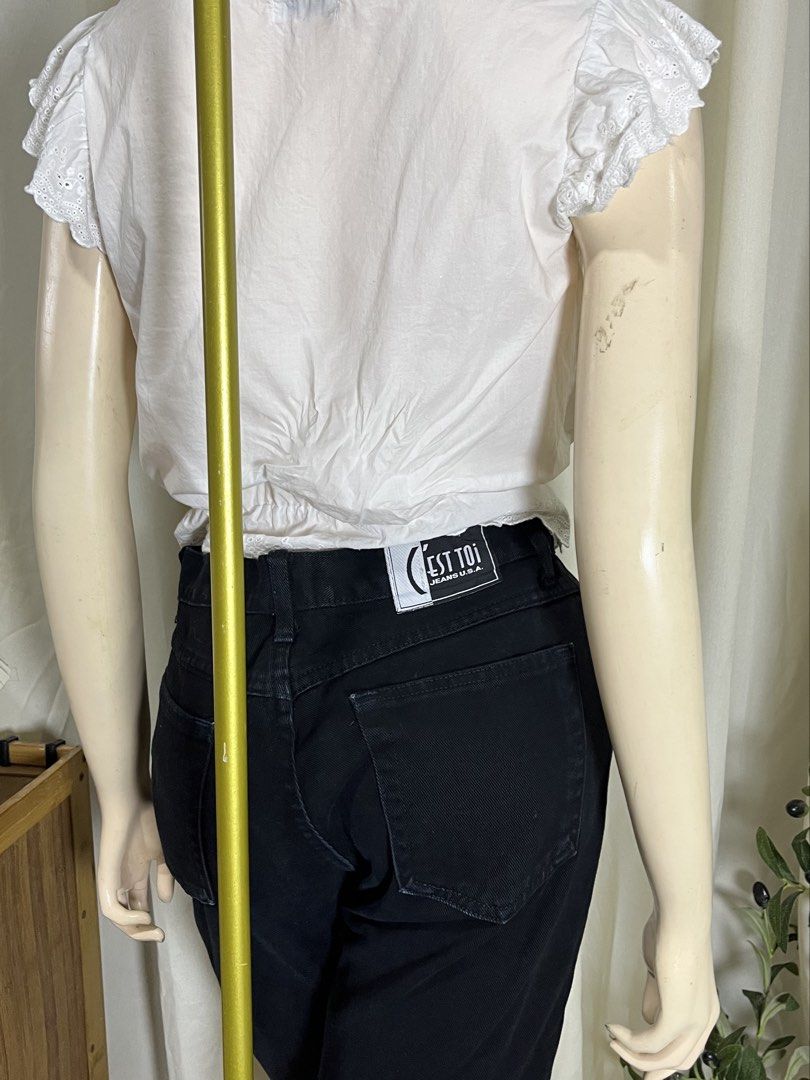 Highwaist pants (Category: Jeans) located in Mabalacat. Submitted by missy_rose27 (Listing ID 1459998217, Image 3). Description: Highwaist pants Size: 28” Length: 43”.
