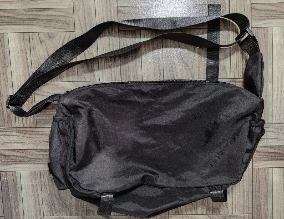 HiPanda Messenger Bag (Category: Sling Bags) located in Quezon City. Submitted by thriftstershop (Listing ID 1460054850, Image 3). Description: Brand: HiPanda Condition: Excellent Meet up: Trinoma or LRT 2 Anonas Shipping: LBC - Weekdays J&T - Weekends.
