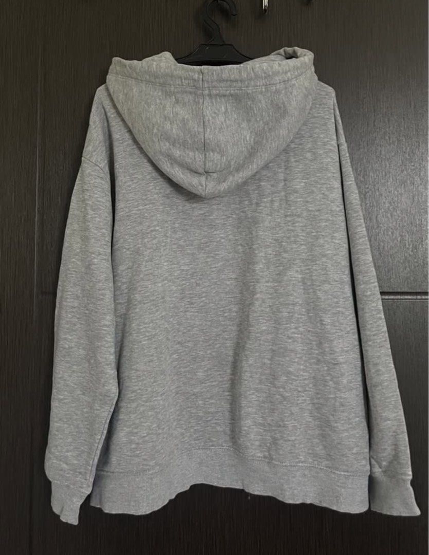 H&M Basic Hoodie (Category: Coats, Jackets and Outerwear) located in Manila. Submitted by irish_closet (Listing ID 1459939161, Image 3). Description: - can fit xs to s.