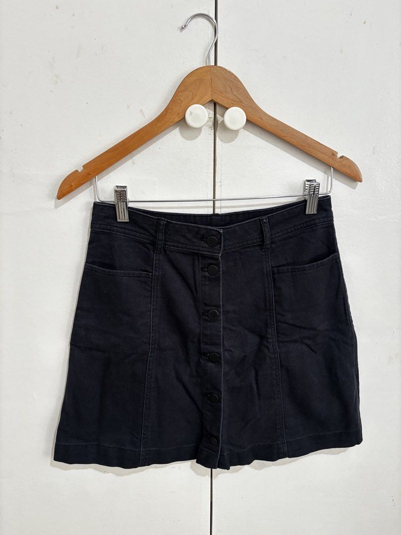 H&M Black Button-Front Denim Mini Skirt (Category: Skirts) located in Manila. Submitted by dianafayesimbre (Listing ID 1460061849, Image 1). Description: - H&M black denim mini skirt - Button-front closure - Classic five-pocket styling - Versatile for dressing up or down - Perfect for casual outings or nights out - Used once only - Fits size 26-28 inches waistline length 17 inches.