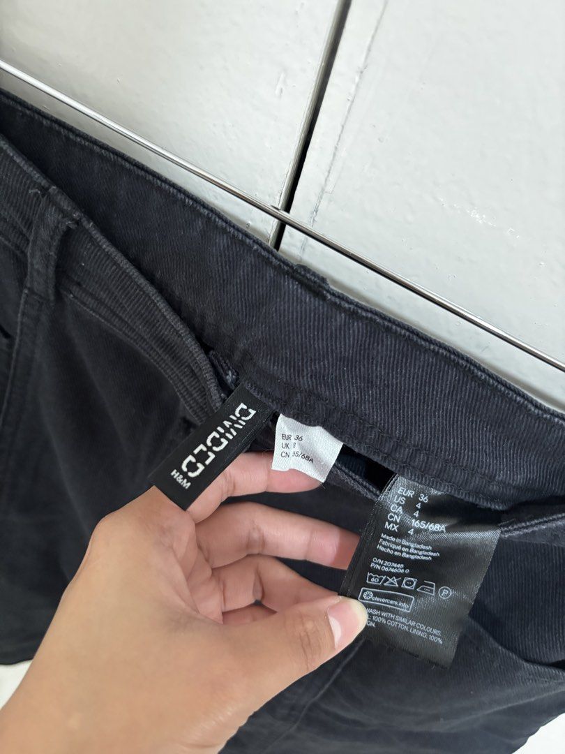 H&M Black Button-Front Denim Mini Skirt (Category: Skirts) located in Manila. Submitted by dianafayesimbre (Listing ID 1460061849, Image 3). Description: - H&M black denim mini skirt - Button-front closure - Classic five-pocket styling - Versatile for dressing up or down - Perfect for casual outings or nights out - Used once only - Fits size 26-28 inches waistline length 17 inches.