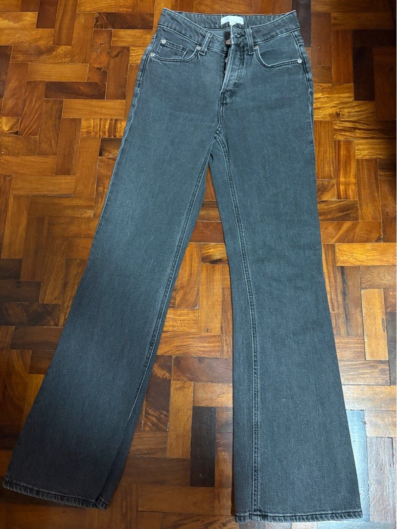 H&M Black denim flared jeans (Category: Jeans) located in Manila. Submitted by happeetot (Listing ID 1460051502, Image 1). Description: - Flared jeans - Button closure - US 2 - No damages/flaws.