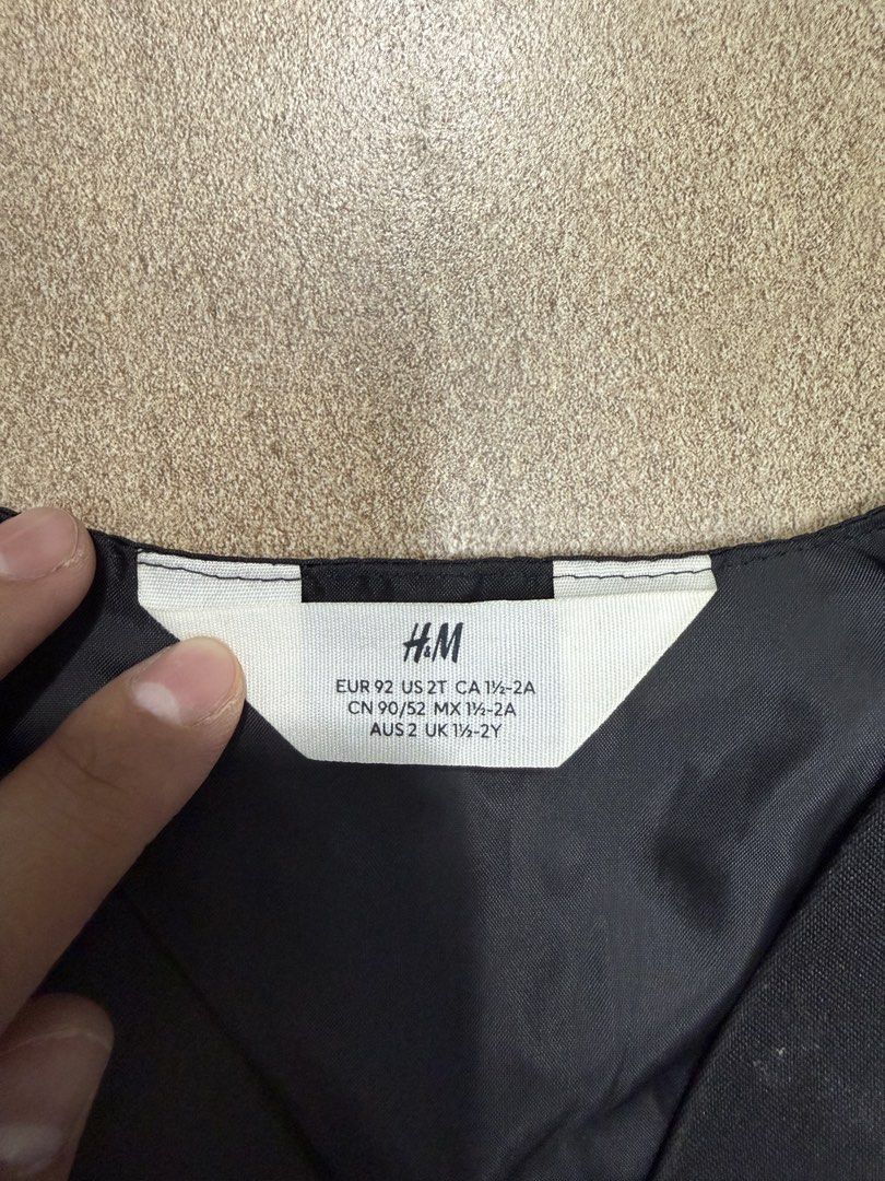 H&M Black Formal Vest for Kids (Category: Babies & Kids Fashion) located in Pasig City. Submitted by cvj25 (Listing ID 1459946444, Image 2). Description: - Black formal vest from H&M - Size 92 (fits like a 2T) - Three-button front closure - Two decorative pocket details - Fully lined interior - Ideal for formal occasions or dressing up an outfit.