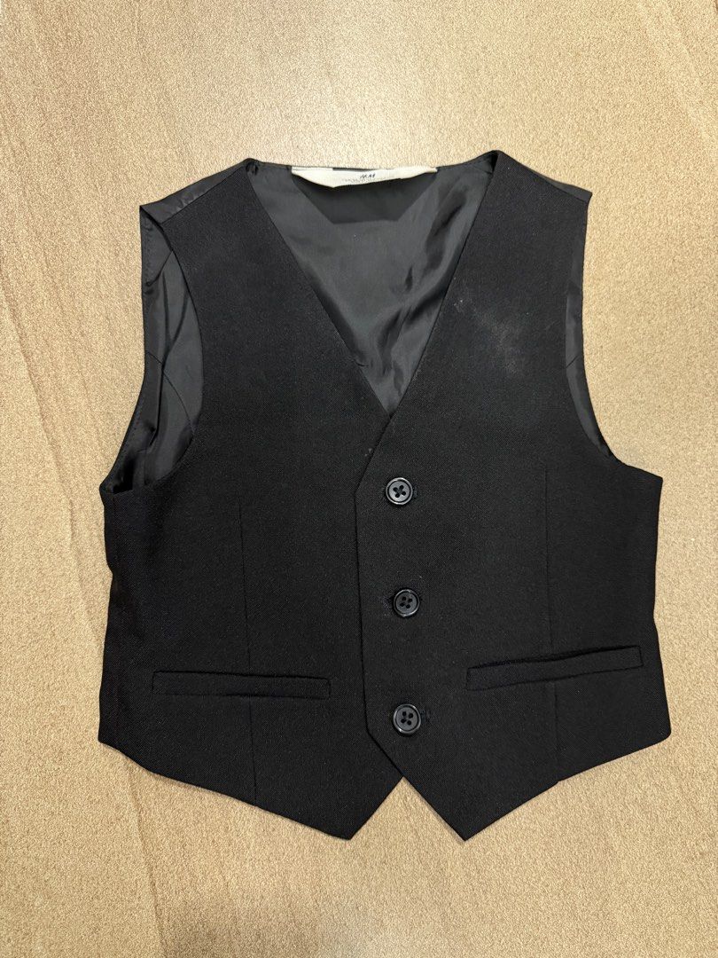 H&M Black Formal Vest for Kids (Category: Babies & Kids Fashion) located in Pasig City. Submitted by cvj25 (Listing ID 1459946444, Image 1). Description: - Black formal vest from H&M - Size 92 (fits like a 2T) - Three-button front closure - Two decorative pocket details - Fully lined interior - Ideal for formal occasions or dressing up an outfit.