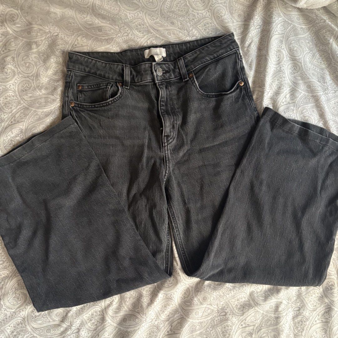 H&M BLACK PANTS (Category: Jeans) located in Cavite. Submitted by yminhq (Listing ID 1459967228, Image 1). Description: .