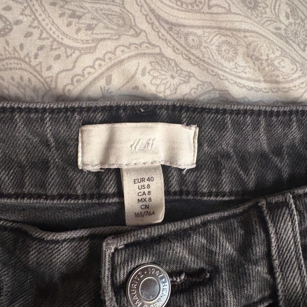 H&M BLACK PANTS (Category: Jeans) located in Cavite. Submitted by yminhq (Listing ID 1459967228, Image 2). Description: .