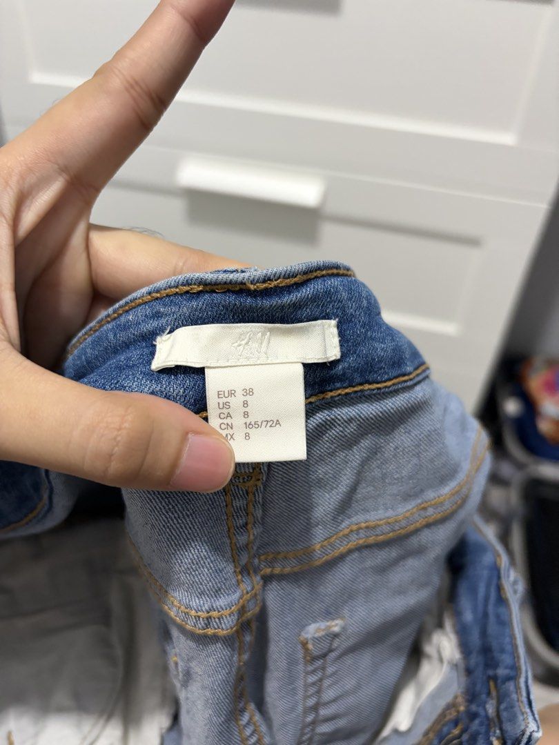 H&M Denim Shorts (Category: Shorts) located in Bulacan. Submitted by lenggayy (Listing ID 1459918285, Image 2). Description: - H&M Blue Denim Shorts - High-Waisted Style - Size: 26-28 - Comfortable Fit - Easy to Pair with Any Top.