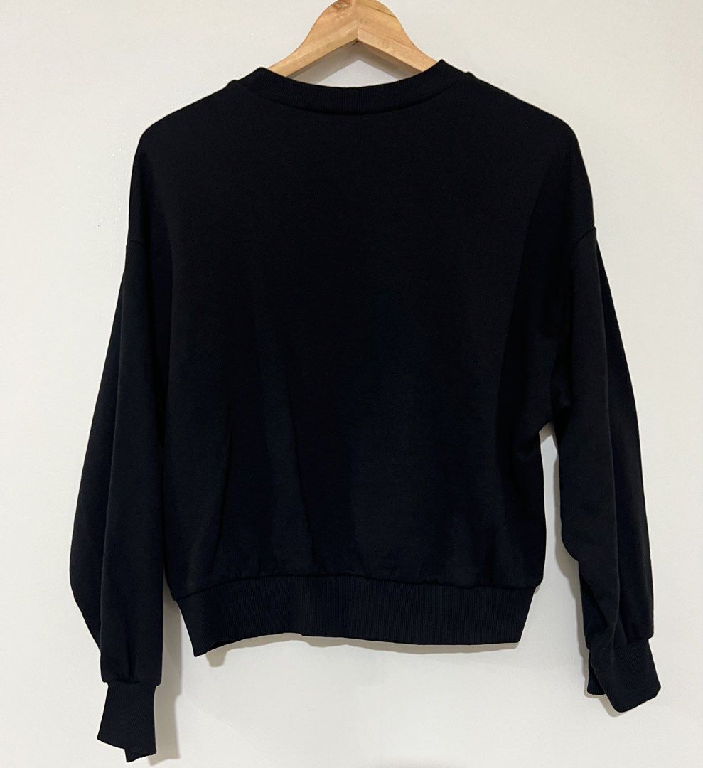 AUTHENTIC: H&M Divided Black Crewneck Sweatshirt (Category: Longsleeves) located in Quezon City. Submitted by homeandthrifts (Listing ID 1460100957, Image 3). Description: Item: Color may slightly vary in this photo due to lighting Location: Timog, Quezon City Mode of Payment: QR code PM for inquiries, price offer/reduction .
