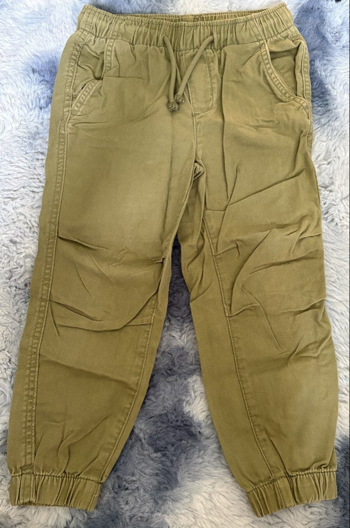 H&M Jogger pants (Category: Babies & Kids Fashion) located in Quezon City. Submitted by hiimanewbuyerhere (Listing ID 1459968647, Image 1). Description: .