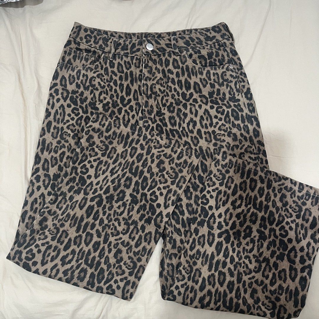 H&M Leopard Print Wide Leg Jeans (Category: Jeans) located in Manila. Submitted by julianasclozet (Listing ID 1459910745, Image 1). Description: - H&M leopard print jeans - Wide leg style - Adjustable waist for a comfortable fit - Makes a statement outfit - Easy to pair with basic tops.